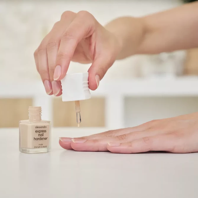 Lak za učvršćivanje noktiju / Express Nail Hardener Nude, 10 ml 