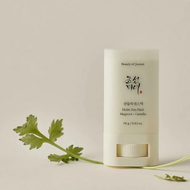 Matte Sun Stick: Mugwort + Camelia, 18 g