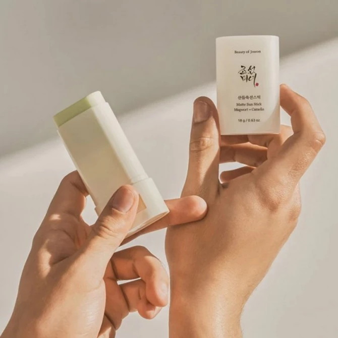 Matte Sun Stick: Mugwort + Camelia, 18 g